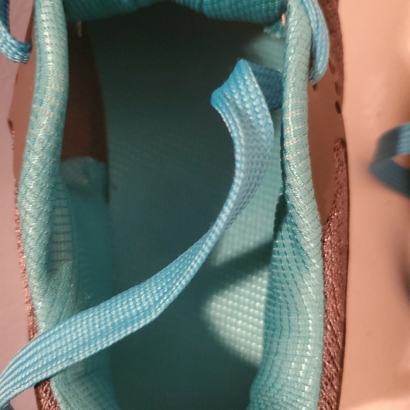 Running shoe - Picture 3 of 3